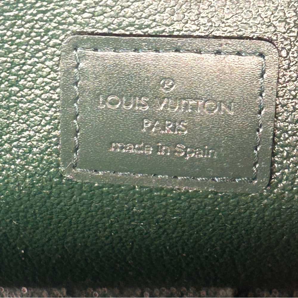 Louis Vuitton Taiga Leather Toiletry Pouch –Authentic, Made in Spain w/COA - Picture 4 of 16
